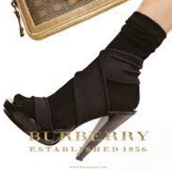 Burberry runway wrap heels - Picture 12 of 12
